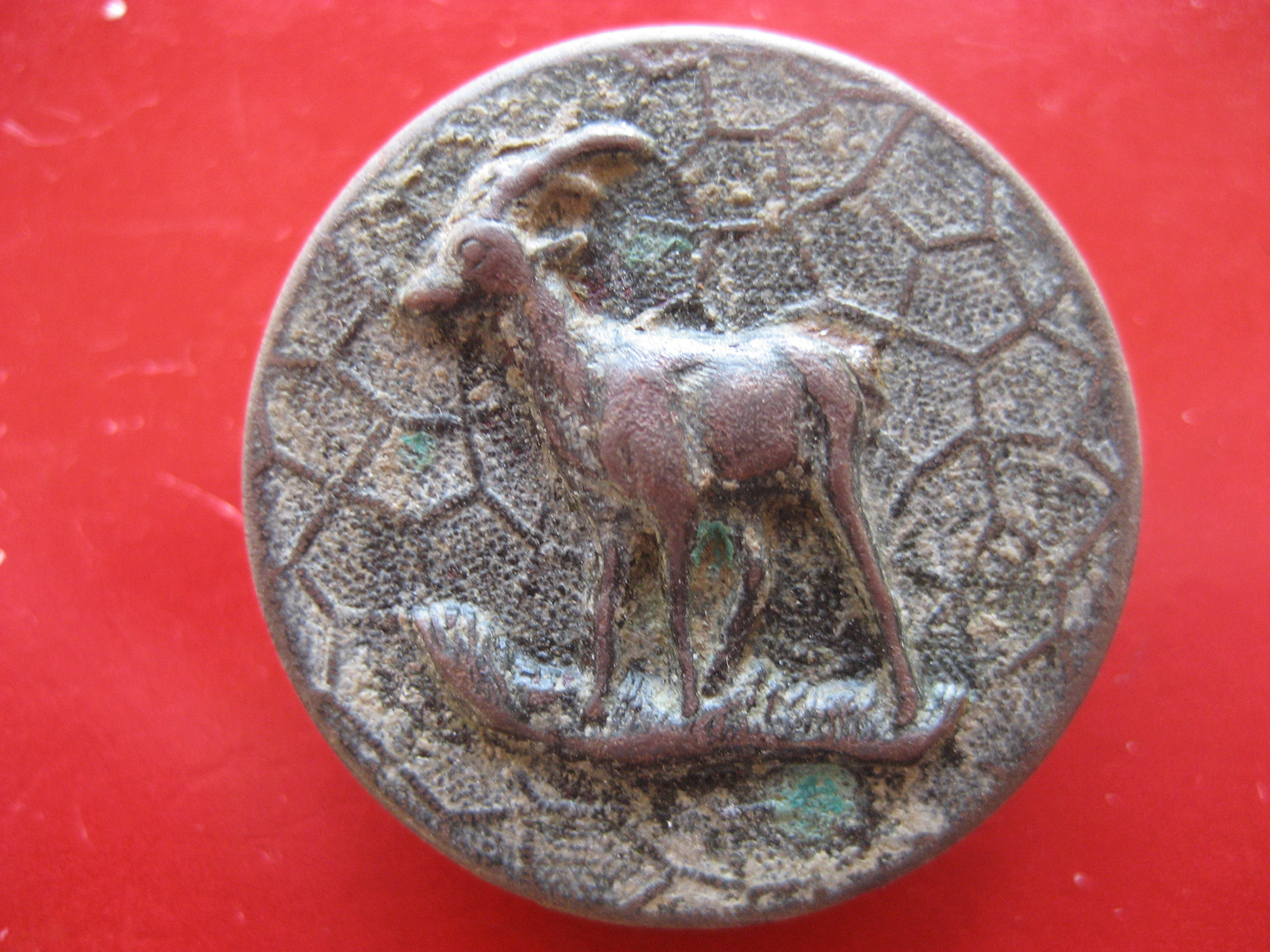 (168)vennerie de Garde chamois en relief 20e.JPG