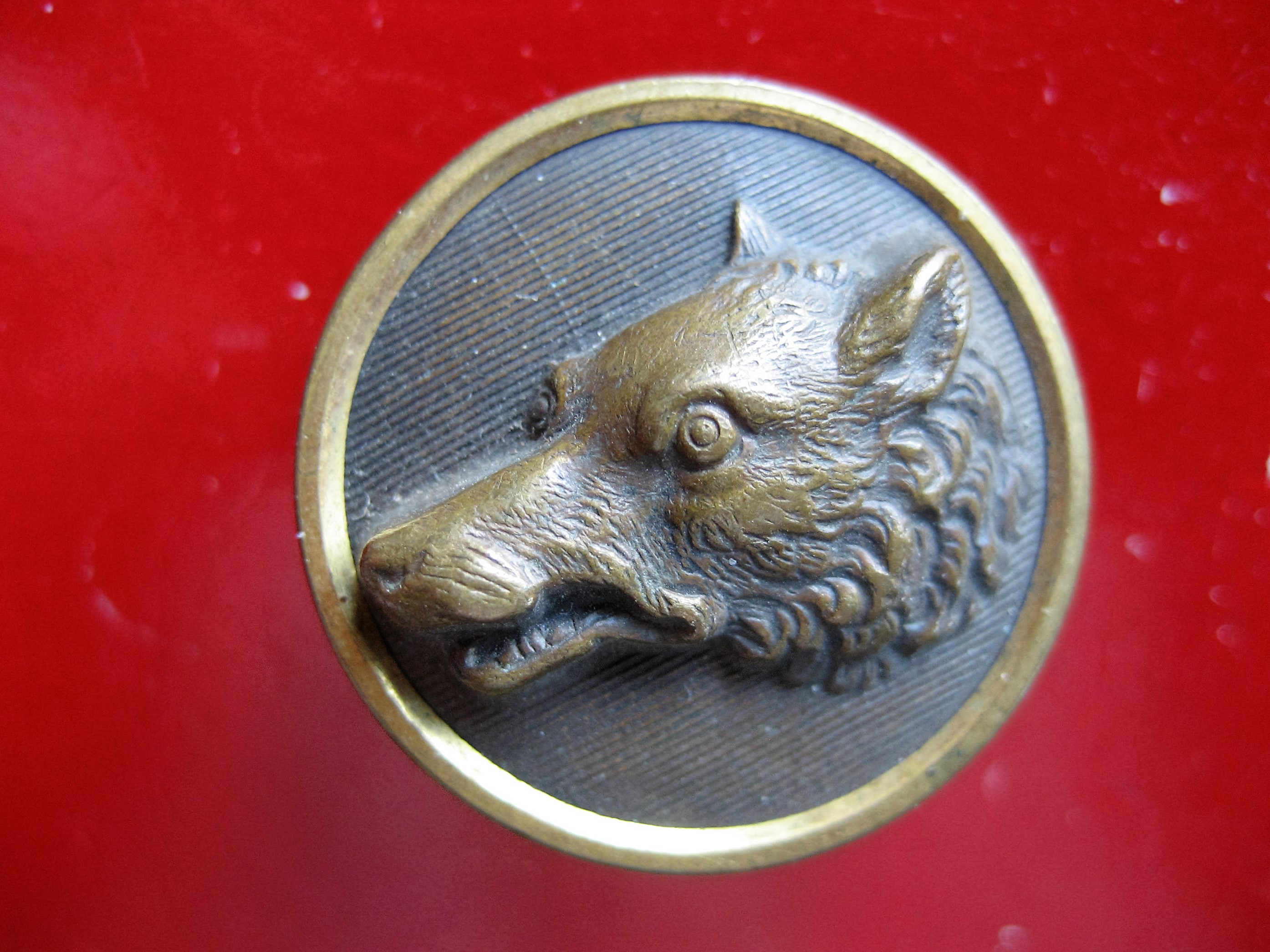 (379)Vennerie Loup bouton de tenue équipage Castous(Marquis)Bouches du Rhone 1842-1867.JPG