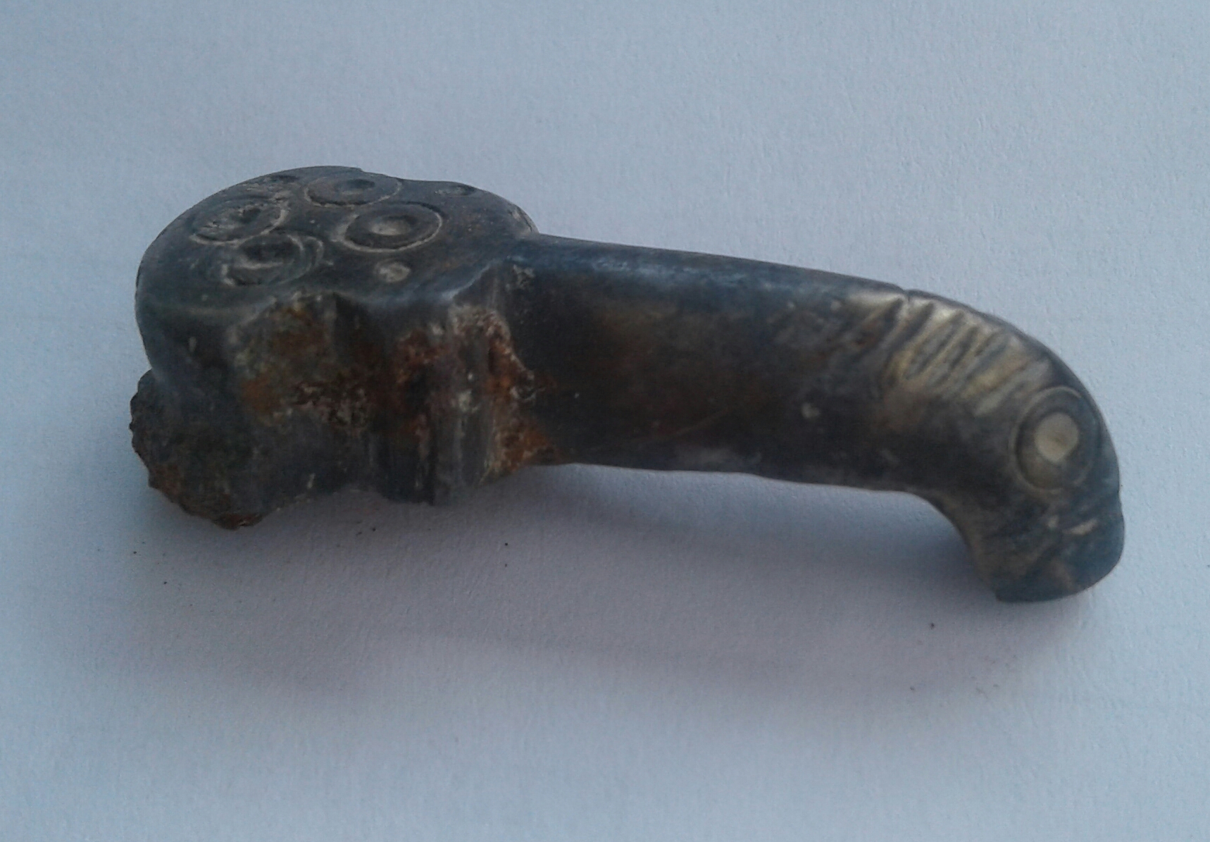 ardillon de boucle Mérovingienne damasquinée 6e 8e.jpg