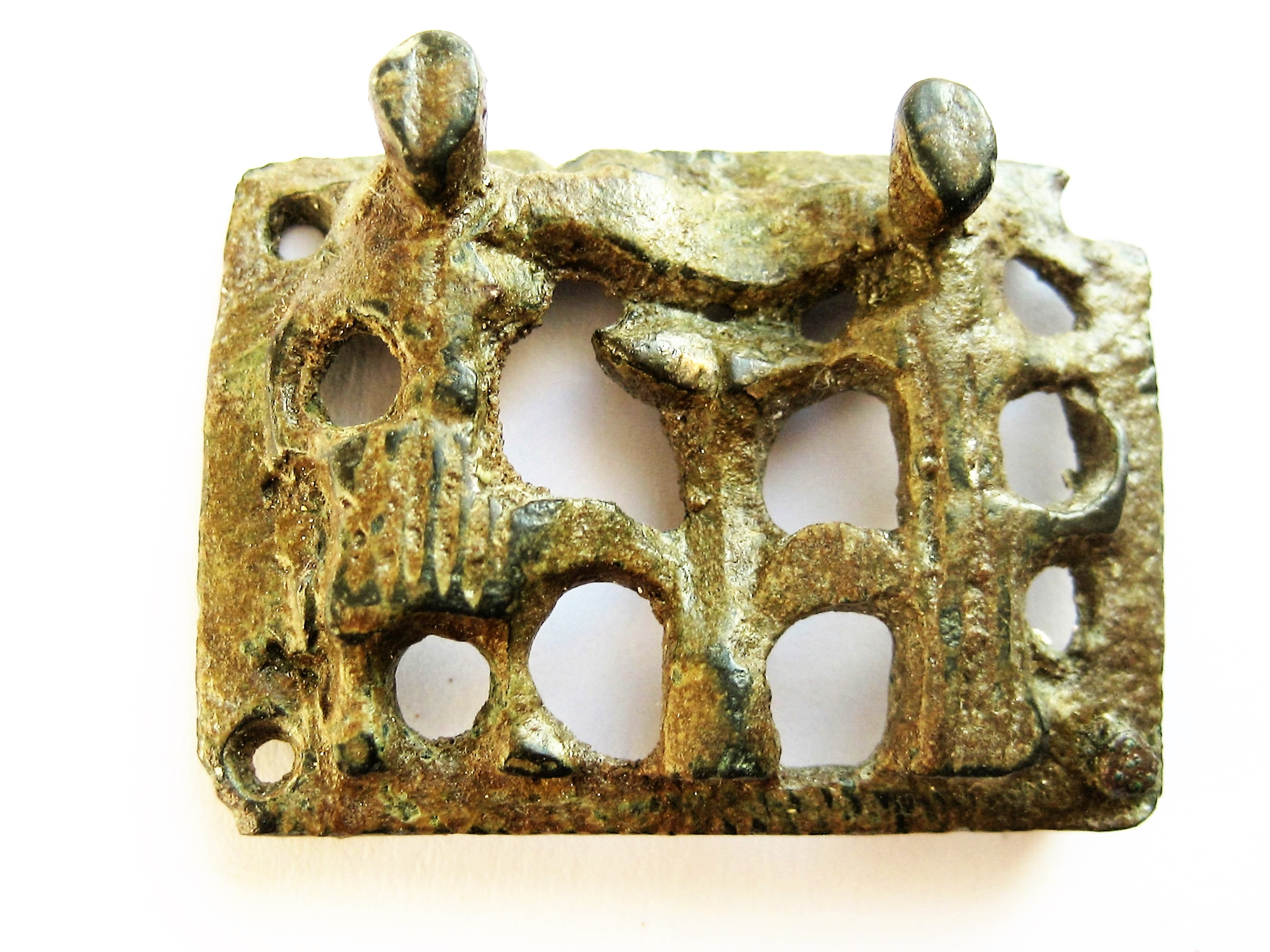 (5)plaque boucle ajourée Adam et Eve et l arbre de vie 13-14e.JPG