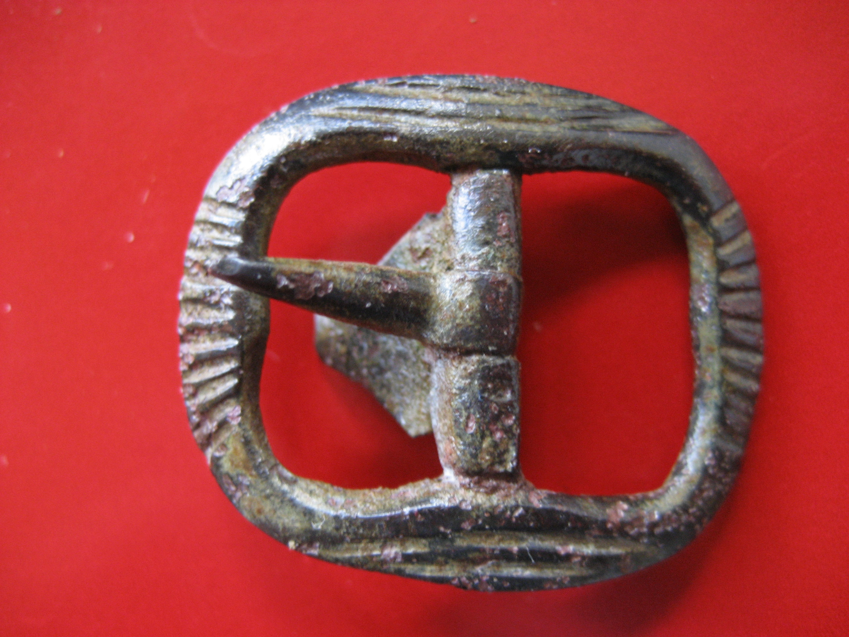 (14)Boucle en bronze avec ardillon cassé note 17e à 18e.jpg