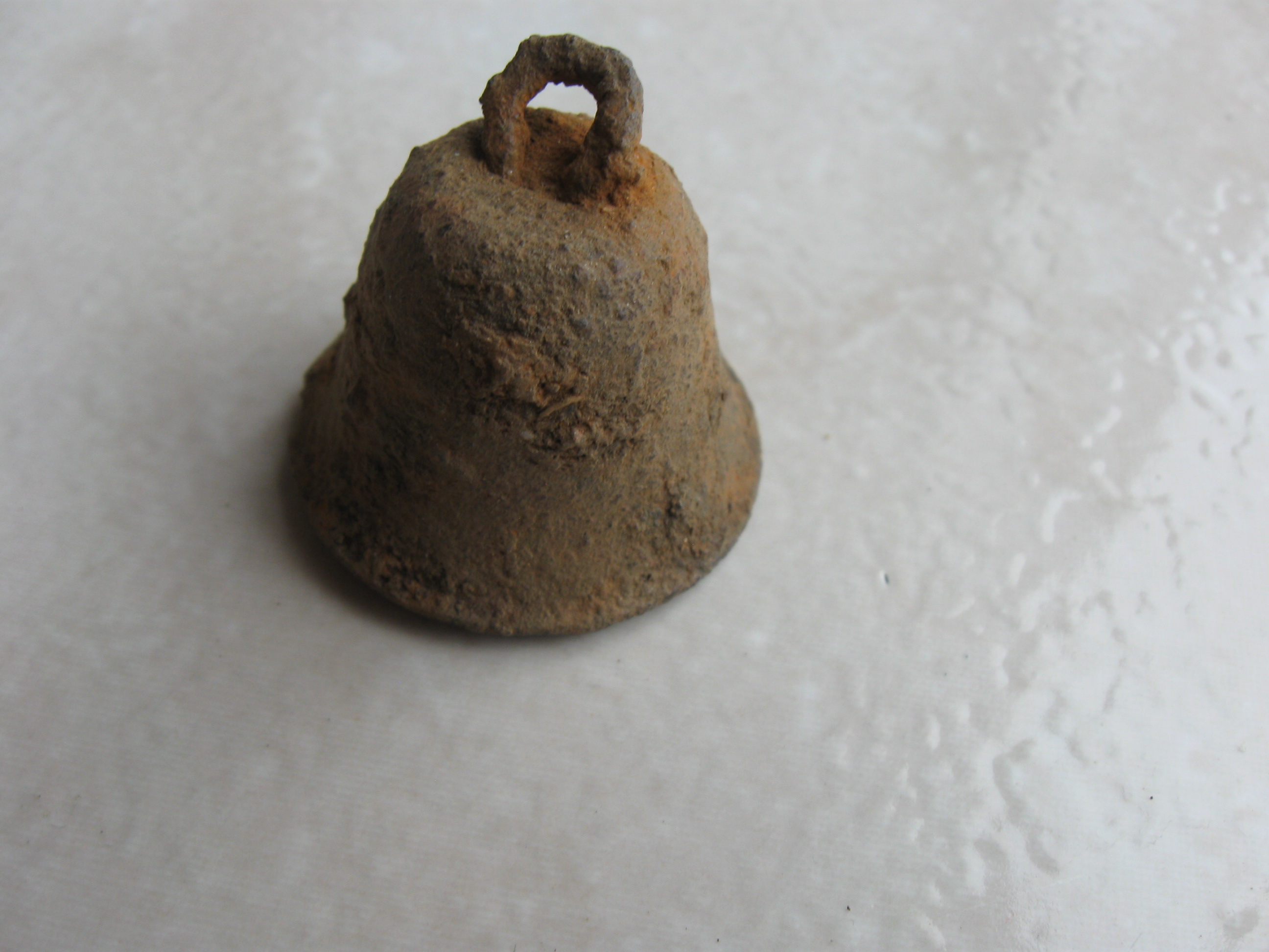 Clochette Fer - 10-2019 - Pierre 1.JPG