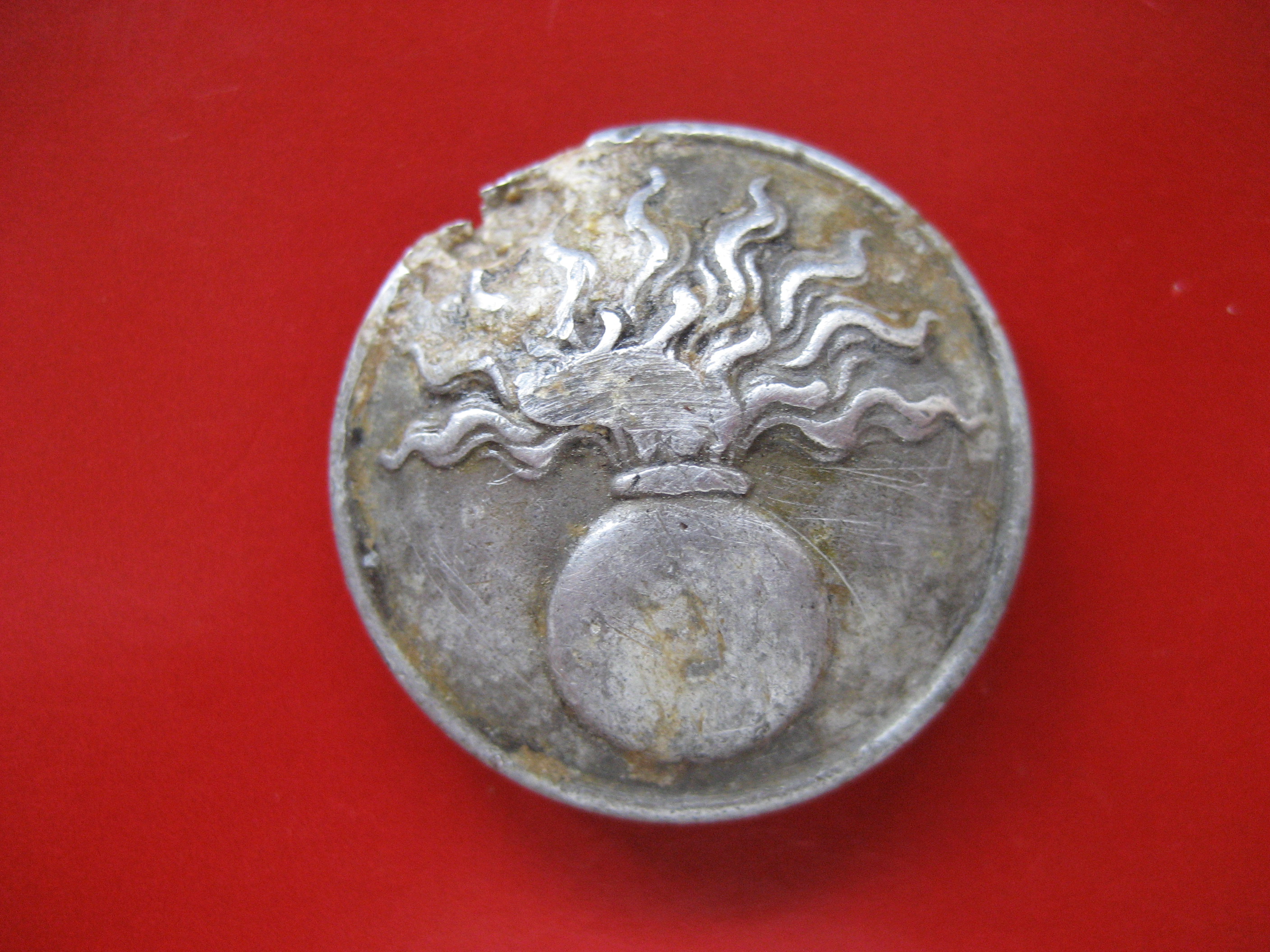 (22)Bouton grenade de l'infanterie alu 1916 à 1918.jpg