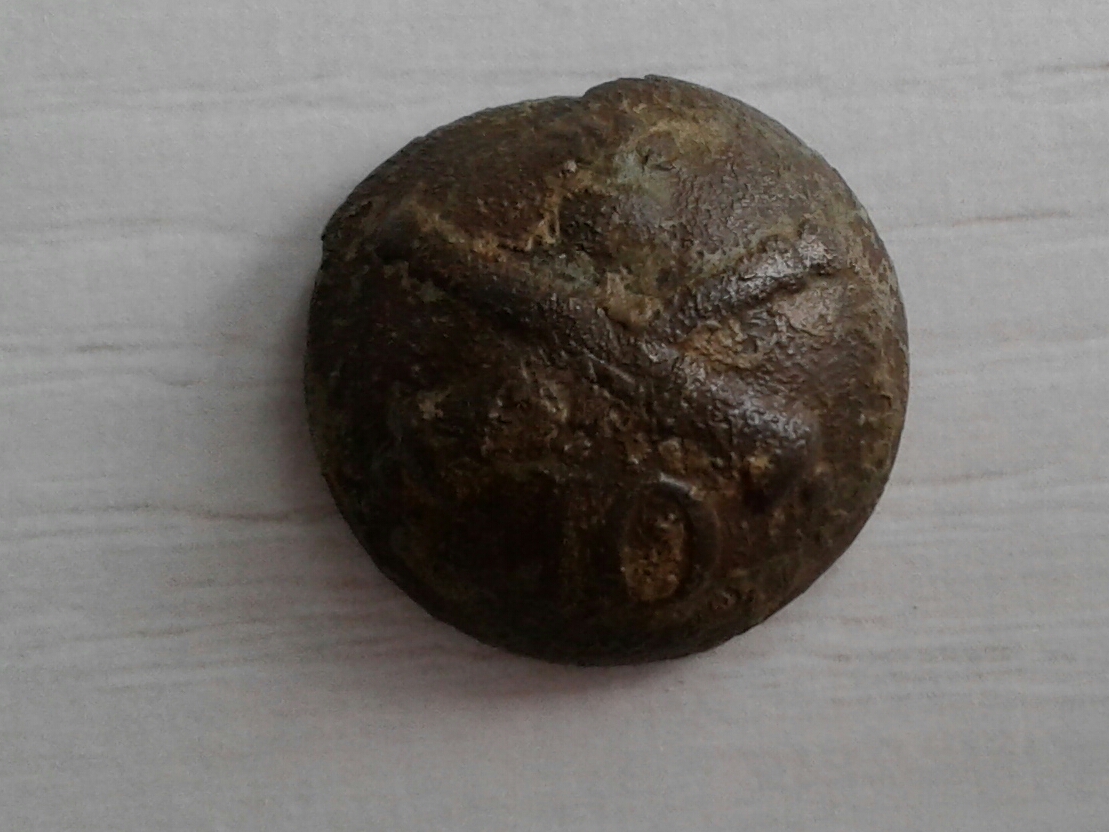 bouton canons 10 creux face.jpg