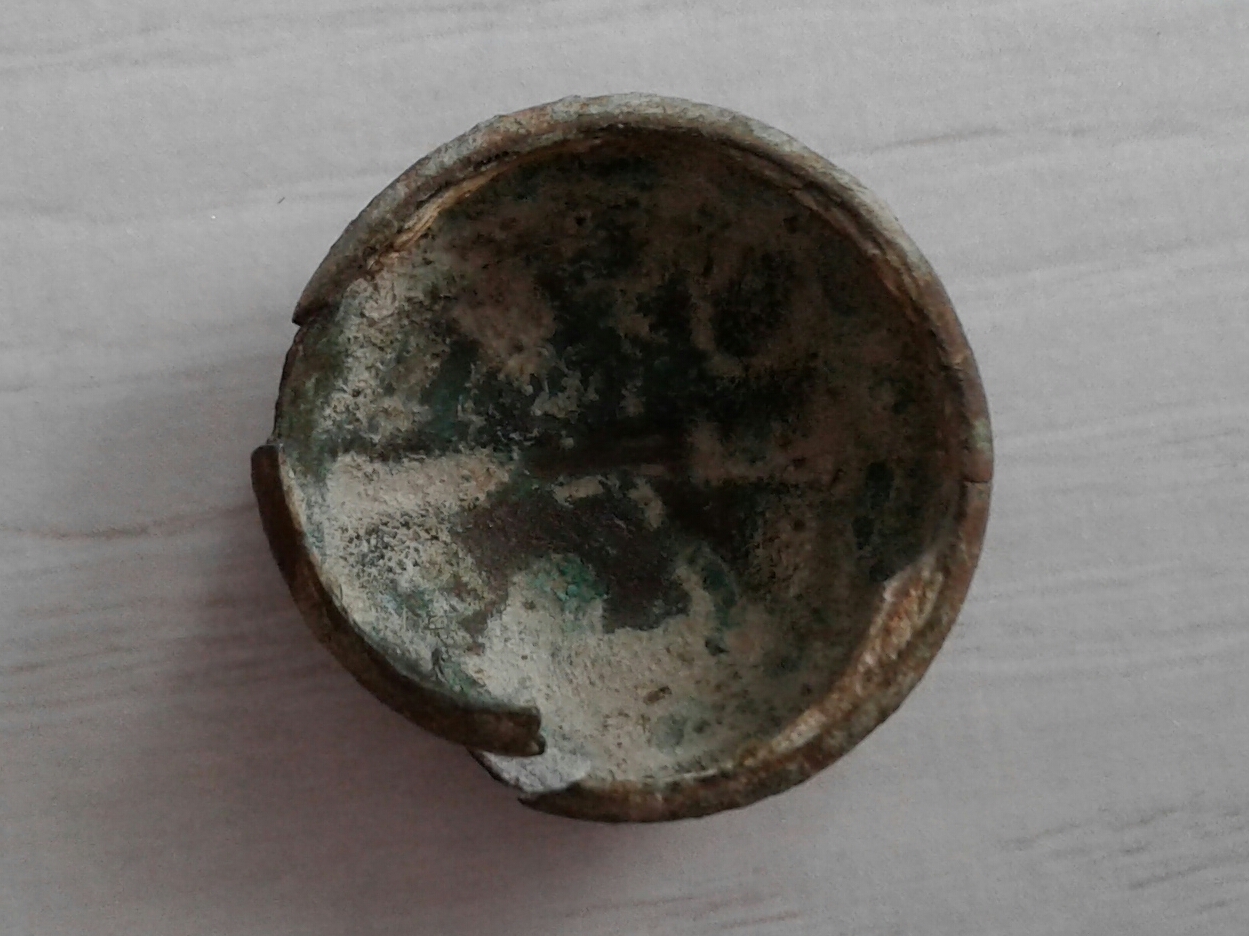 bouton canons 10 creux revers.jpg