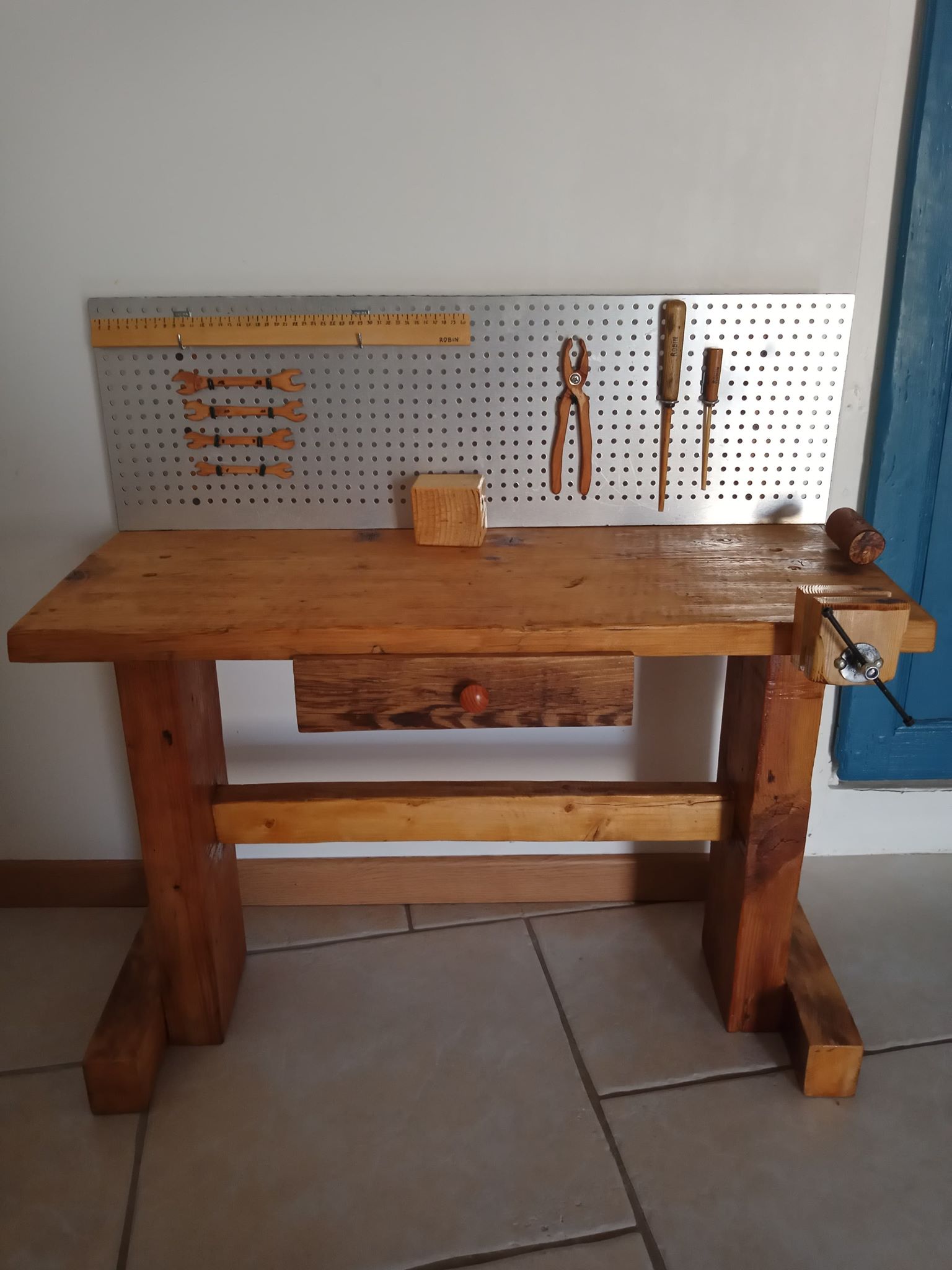 L'établi à Robin.jpg