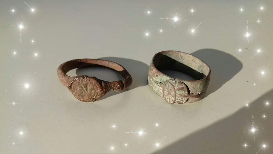 Celle de droite je pence à de artisanat de tranchée fait par un poilu