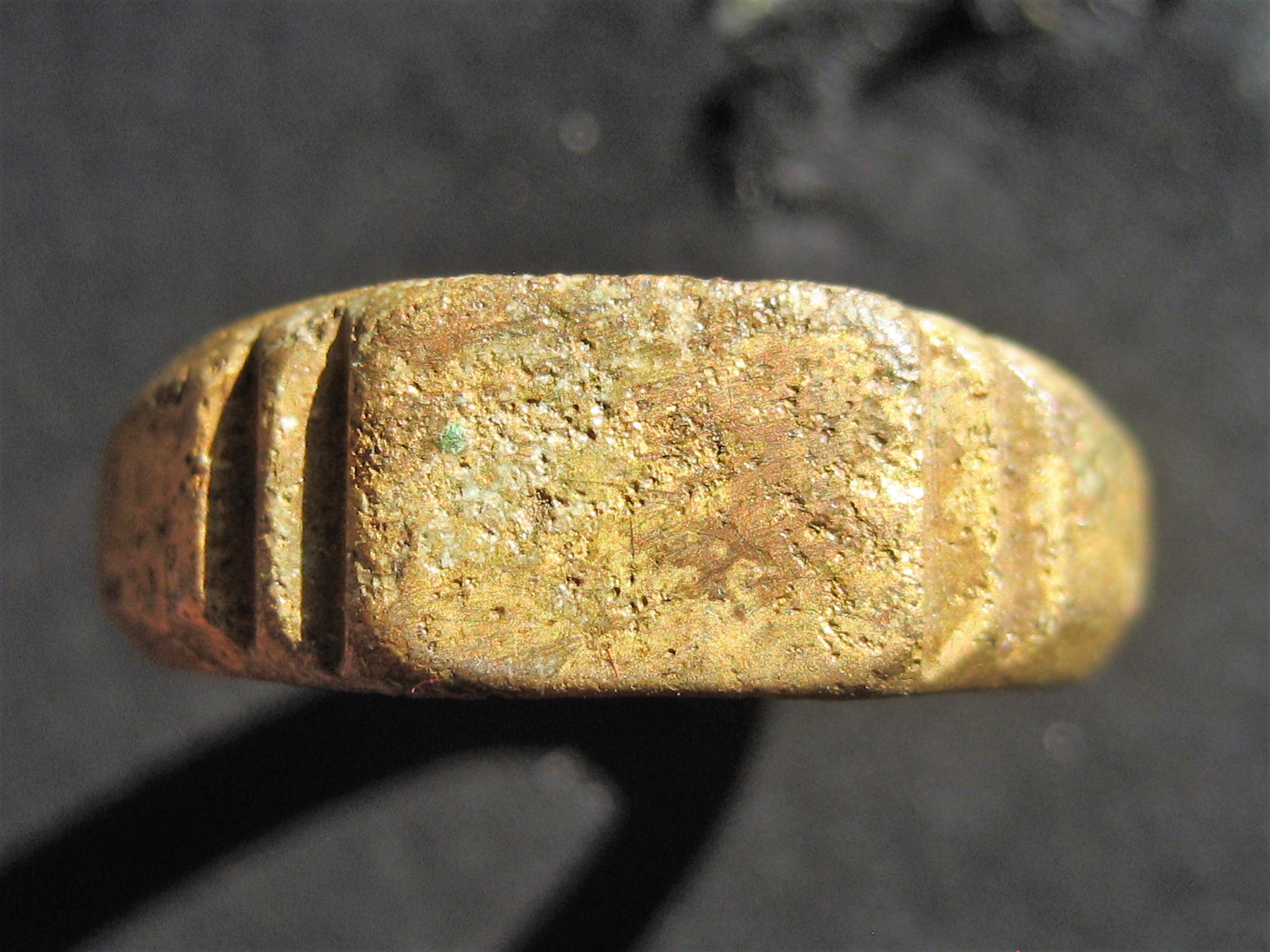 (1) Bague réalisée avec une piéce de 2f du commerce début 20e.JPG
