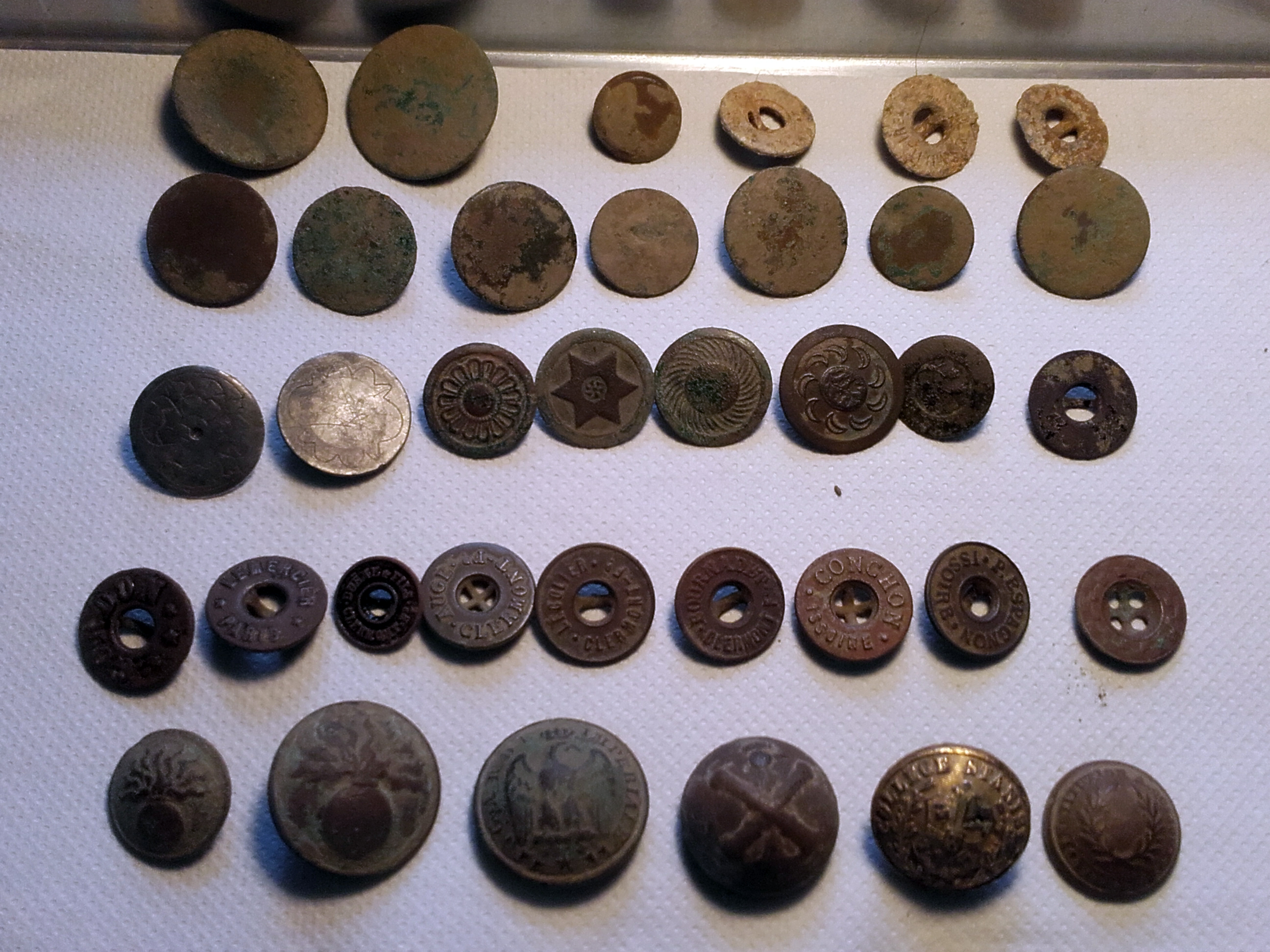 36 boutons.jpg